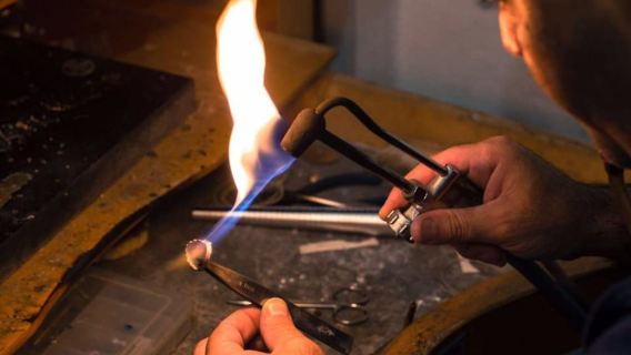 Dorgali: visit a goldsmith's lab of the Sardinian filigree