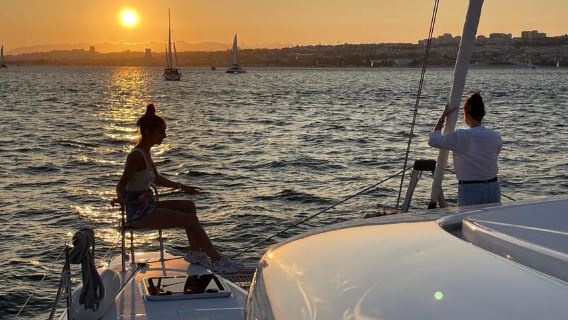 Lissabon: Solnedgang og vin luksus katamaran krydstogt