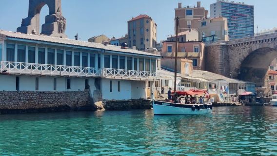 Le Vallon des Auffes in an electric Marseille boat with a swim
