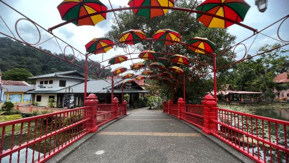 Langkawi + Langkawi Sky Bridge + Oriental Village + Pantai Cenang one-day tour