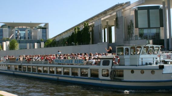 เบอร์ลิน: ล่องเรือชมเมืองประวัติศาสตร์ 1 ชั่วโมง จากตลาดหลักทรัพย์เก่า