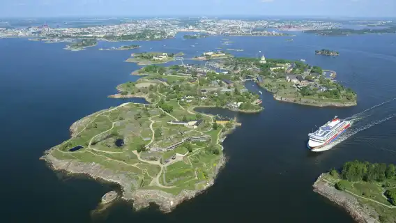 Suomenlinna: English Guided Tour