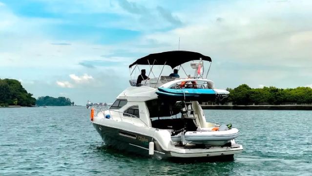 Luxury Private Yacht Charter Singapore - Fishing / Catch and Cook / Beginner Fishing