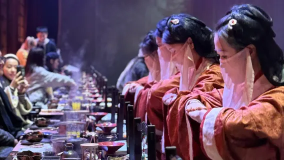 Chongqing Liyan Baguo | Ein Fest der chinesischen Kultur: Erleben Sie das Theaterstück über die Expansion des Ba-Volkes in das Gebiet und genießen Sie ein tausend Jahre altes Ba-Yu-Bankett