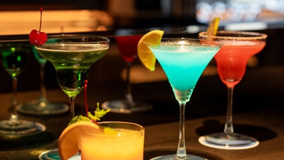 Bar Luna del Lago de Sol y Luna en el hotel Wyndham: selección de cinco cervezas clásicas o cócteles clásicos (sin recargo en días festivos)