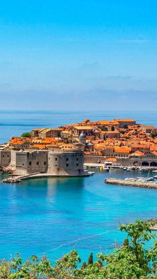Old Town + Pile Gate + Onofrio's Large Fountain + Klis Fortress private charter