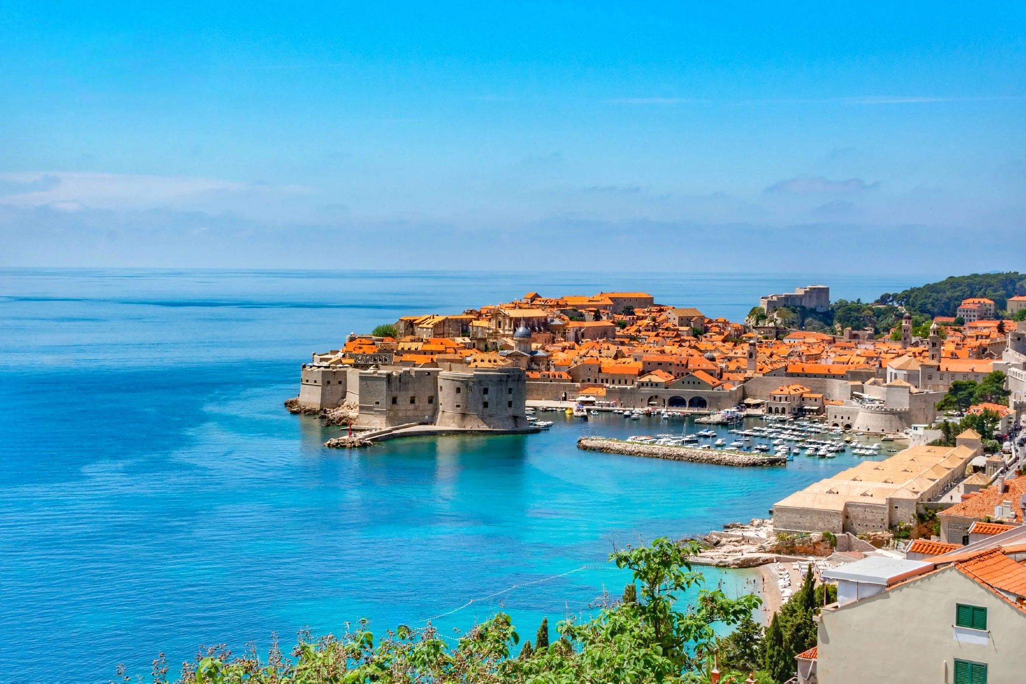 ドゥブロヴニク旧市街＋ピレ門＋オノフリオの大噴水＋クリス城1日ツアー