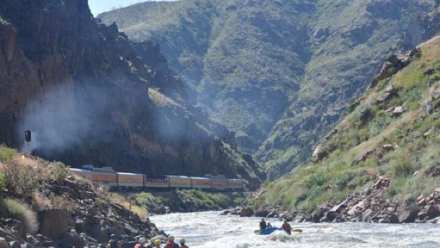 Cañon City: Tour de rafting aventurero de medio día por el Royal Gorge