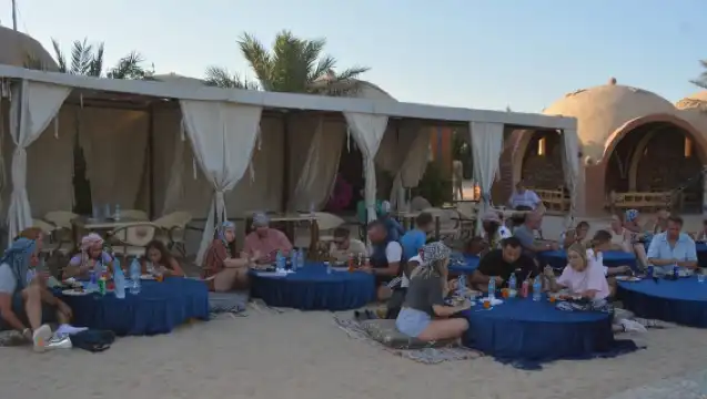 ฮูร์กาดา: ซาฟารีรถเอทีวีและรถบักกี้พร้อมอาหารค่ำและการแสดง