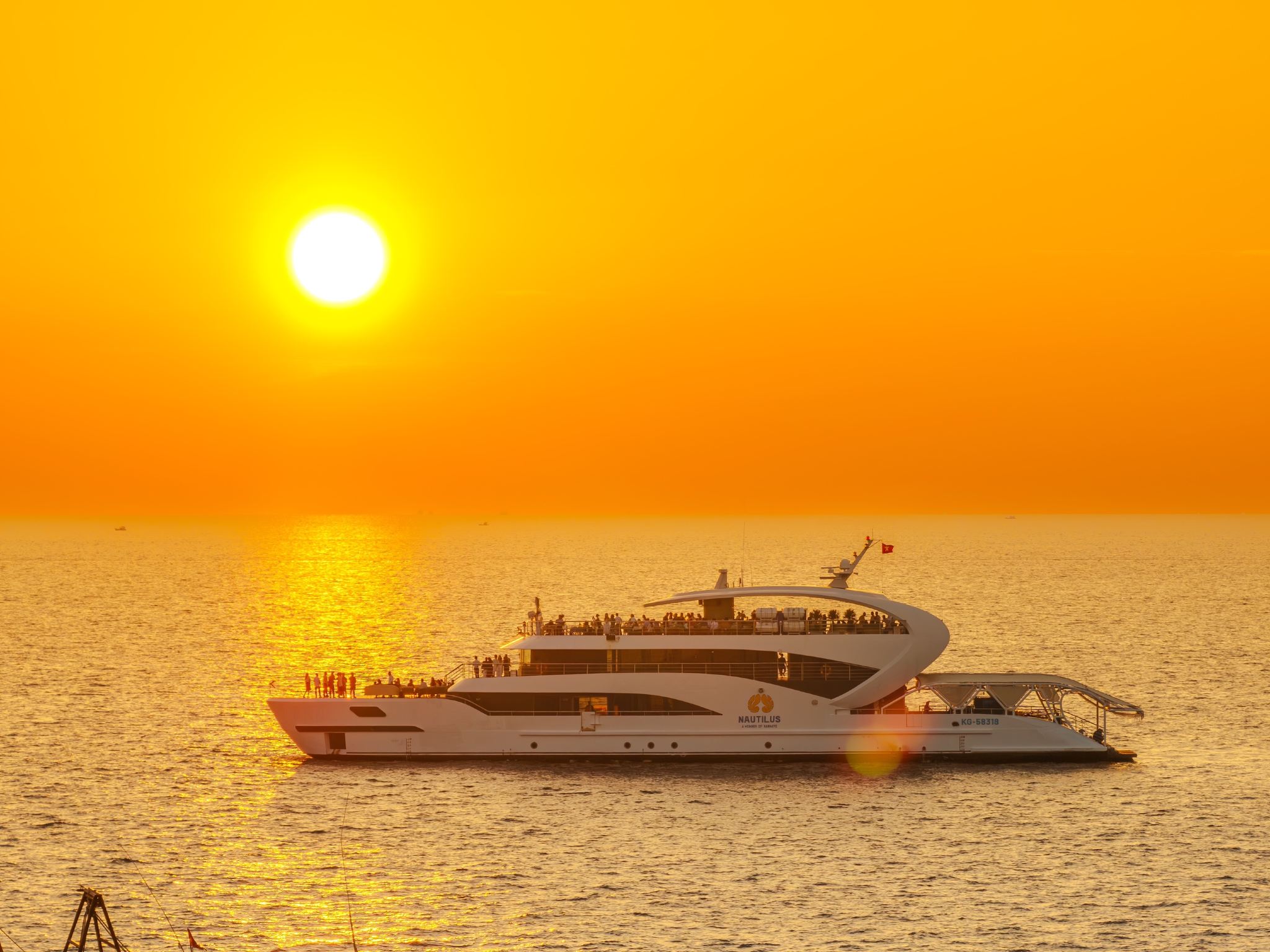 Nautilus Sunset Cruise Tour: Magical Sunset & Dinner