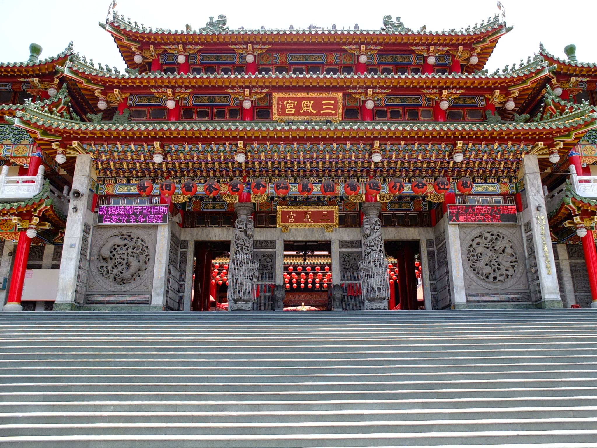 台湾 高雄の定番名所をまわる市内観光ツアー<鼎泰豊ランチ付き>