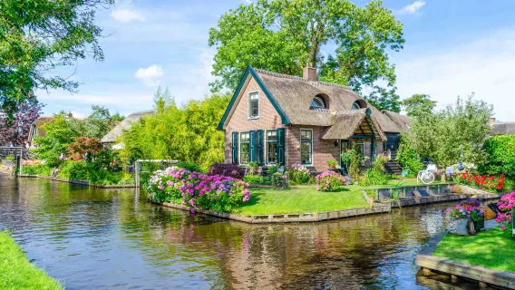 Tagesausflug in den Niederlanden: Amsterdam, Schmitz-Hafen in Giethoorn, Bovenwijde-See und Bauernhofmuseum