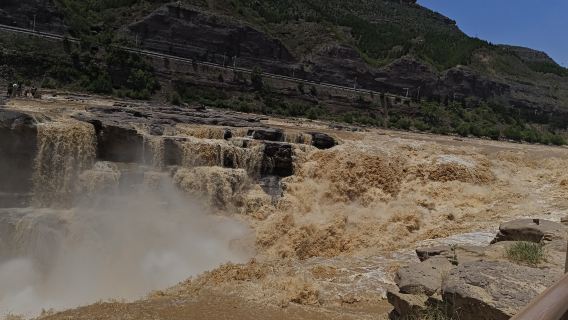 Tur Eksklusif ke Yan'an, Shaanxi, China: Lembah Nanniwan + Air Terjun Hukou