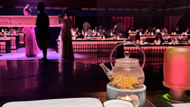 Kaifeng "Along the River During the Qingming Festival · Song Banquet" | 360° Immersive Song Dynasty Cultural Dining Show [Revived Ancient Song Cuisine + Panoramic Light & Shadow Performance + Interactive Experience with Song Dynasty Figures]