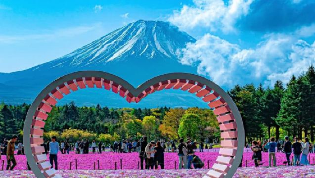 One-Day Tour of Mount Fuji: Arakurayama Sengen Park & Kawaguchiko Moss Phlox Viewing