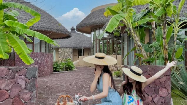 Nanning, Guangxi: Bama Longevity Village + Baimo Cave + Bainiao Rock | Customizable Itinerary | Private Charter | One Booking Per Group