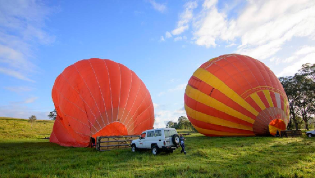 Cairns/Port Douglas hot air balloon ride in Australia [Hot air balloon rises from Mareeba on the Atherton Tableland, taking you on an aerial adventure]