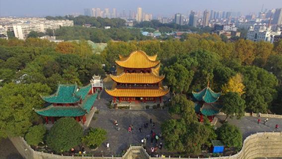 Lawatan Sehari di Tarikan Pelancongan Menara Yueyang + Tasik Dongting + Kuil Quzi [Termasuk fon kepala tanpa wayar * Upacara Peringatan Qu Yuan]