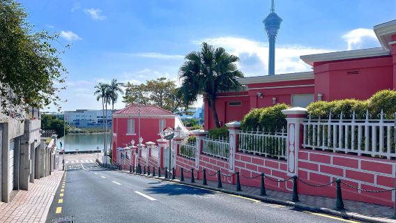 [Macao grænsepassering] Privatbil fra Macao til Hong Kong Lufthavn T1, Disneyland Hotel, Kowloon, Tsim Sha Tsui, Hong Kong Island, Causeway Bay, Central | Minivan med to-regions nummerplade + kørsel over Hongkong-Zhuhai-Macao-broen