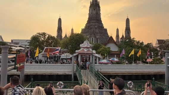 Cena in crociera sul fiume Chao Phraya con lo zafferano (Saffron) al Banyan Tree Bangkok - Imbarco al molo ICONSIAM