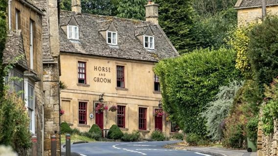 London: Cotswolds & Bibury 8-Person Chinese Day Tour