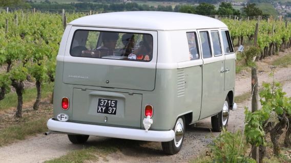 Chinon Vintage Tour : Visitez la ville à bord d'un Combi VW