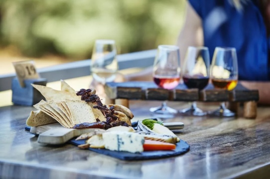 澳洲珀斯天鵝谷品酒之旅【車去船回+午餐+品酒+朱古力】