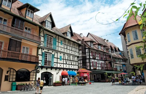 甘榜武吉丁宜法國村及黑風洞鎮全日遊