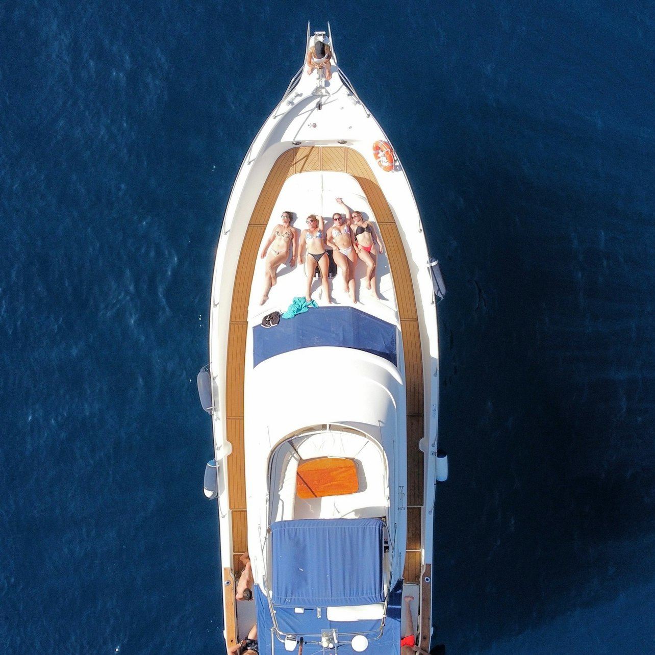 Tenerife: Paseo en barco + Comida y bebidas ilimitadas