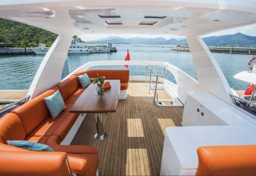 Guangzhou 360° Pearl River Night Cruise 70ft Luxury Three-Deck Yacht Charter Experience [Family Outings, Friends Gatherings, Corporate Team...