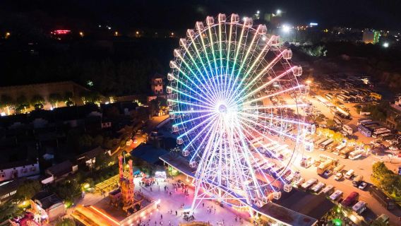 Hengdian World Studios, Дунъян, Чжэцзян: гид экскурсовод/местный гид/английский/русский/японский (второстепенный язык)