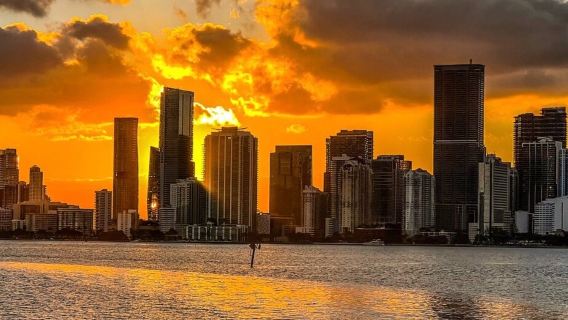 Miami: Biscayne Bay Sunset Cruise on Luxury Yacht