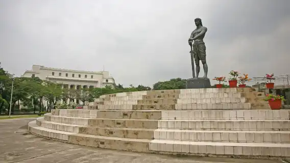 Classic 1-day tour of Manila - churches/castles/Rizal Park/Manila Bay