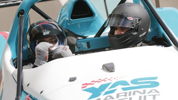 Esperienza passeggero Radical SST sul circuito di Yas Marina (esperienza immersiva di guida in pista)