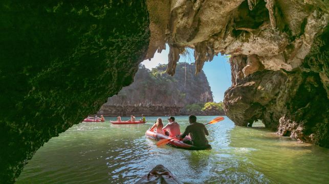 布吉：占士邦 - 納卡島 - 動力雙體船獨木舟日遊