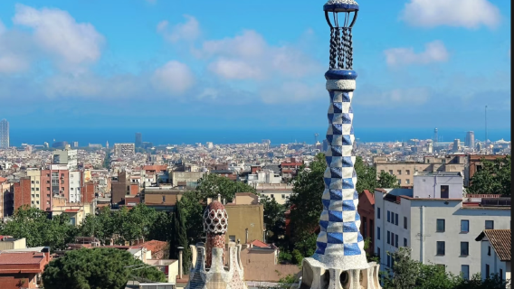 巴塞隆納聖家族大教堂+巴特羅之家+米拉之家+桂爾公園一日遊