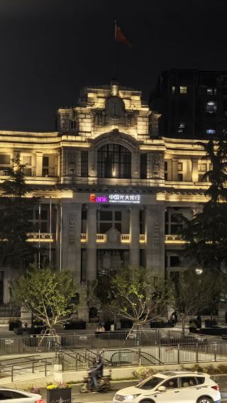 江漢路+咸安坊+巴公房子：ナイトツアーで一杯やりながら、漢口の歴史を中英バイリンガルで探訪
