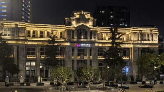Jianghan Road + Xian'anfang + Bagong House Site: Enjoy a drink and a night out, exploring Hankou's past in both Chinese and English