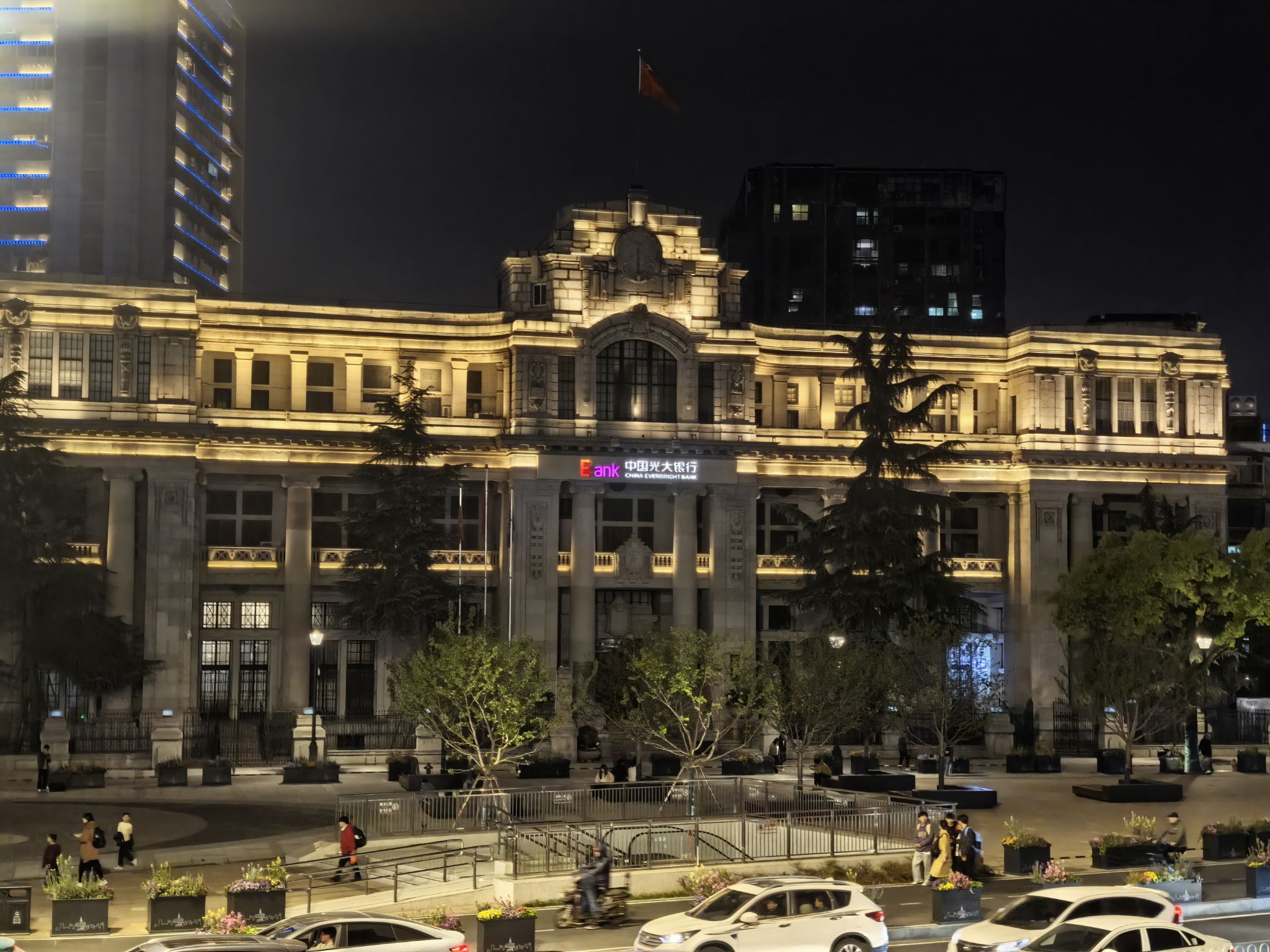 Jianghan Road + Xian'an Lane + Bagong House Ruinen: Abendlicher Spaziergang mit Getränken und Entdeckung der Geschichte Hankous auf Chinesisch und Englisch