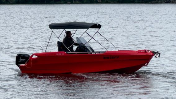 "Roter Milan" | max. 10 Personen | 60 PS mit SBF-Binnen  | HYDRA 530