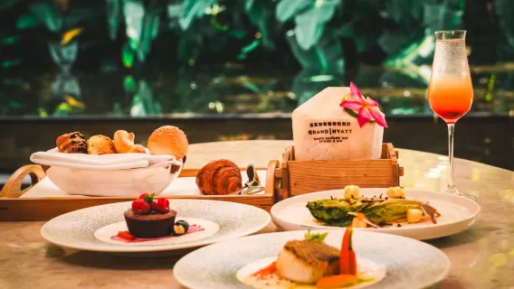 Makan Malam di Langit Sanya|Teh Sore Xuanhai Shiguang|Makan Malam Saat Matahari Terbenam|Makan Malam di Langit Berbintang yang Menatap Bulan|Makan siang sambil menikmati pemandangan laut