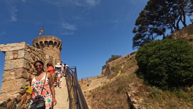 Explora la Costa Brava y Tossa de Mar: senderos, snorkel y comida