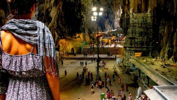 Kuala Lumpur Private Day Tour with Petronas Twin Towers & Batu Caves