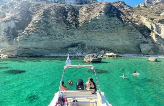 卡利亞里：導覽船遊 + 游泳站點 + 浮潛 + 普羅賽克一杯