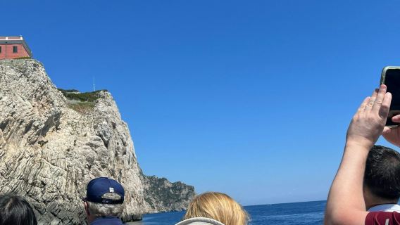 Capri: Guided Boat Tour + Drinks + Snorkeling