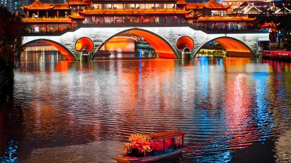 Tickets für die nächtliche Kreuzfahrt zum Jinjiang-Musikplatz in Chengdu: Ein immersives Erlebnis an einem historischen Wahrzeichen (Nachtfahrt)