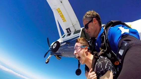 Skydiving in Cairns with Cairns Skydivers