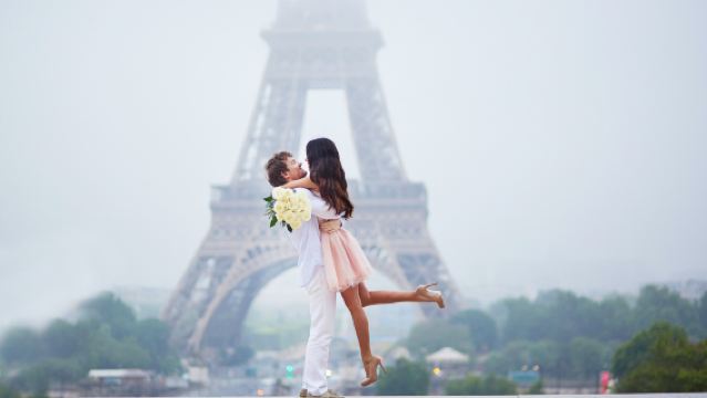 Trip Moments in Paris, France[Exclusive Trip Moments at the Eiffel Tower · Private Spots with Local Professional Photographers]