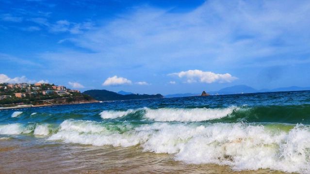 Shenzhen One-Day Tour: Dameisha Beach + Golden Coast Yacht Tour + Diwang Building (Private/Group Tour Available)