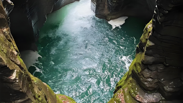 『8人VIP小團』恩施梭布埡石林+地心谷一日遊純玩市區接送